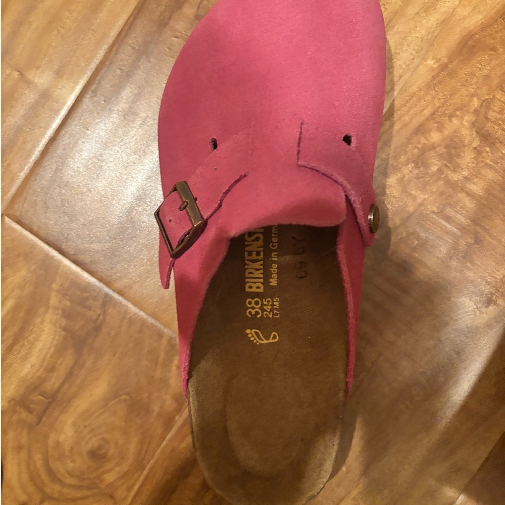 Birkenstock Women's Fuchsia Mules